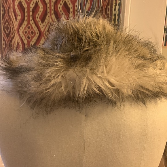 H&M faux fur stoal - Picture 2 of 6